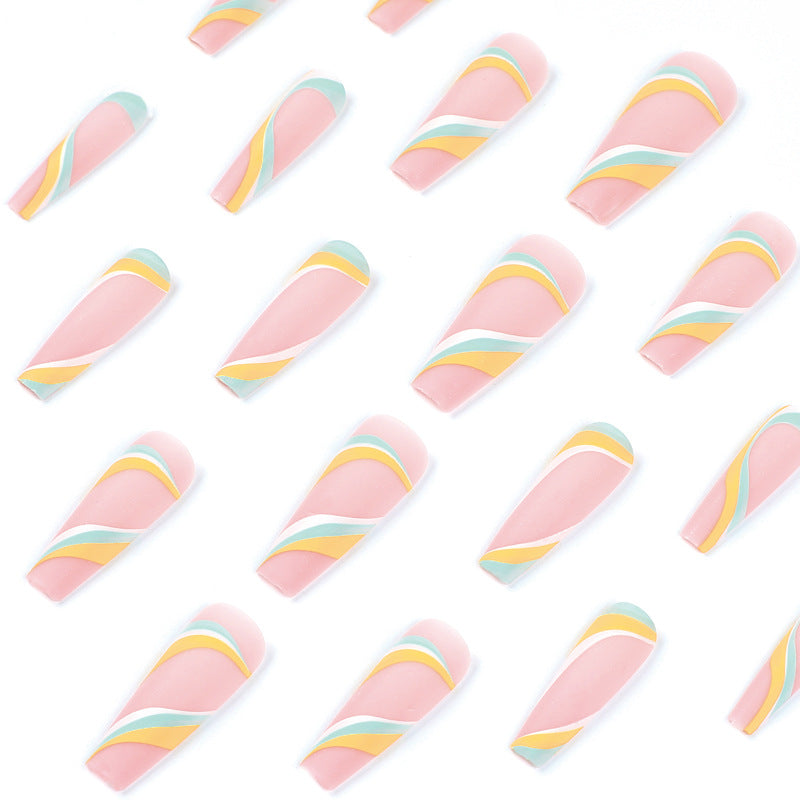 Künstliche Nagelverlängerungen mit modernem Wellen-Design Karnz