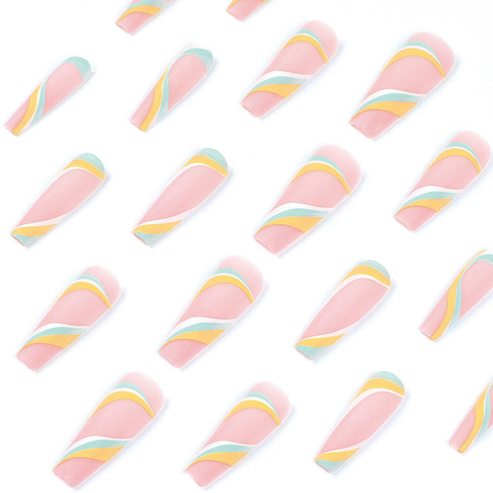 Künstliche Nagelverlängerungen mit modernem Wellen-Design Karnz