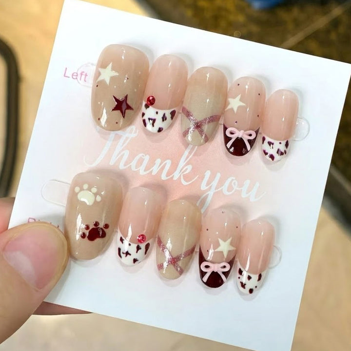 Thematische Press-On Nail Art Set mit charmanten Designs Karnz