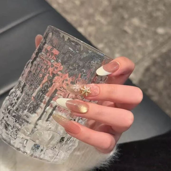 Glitzernde Französische Spitze Nagelkunst