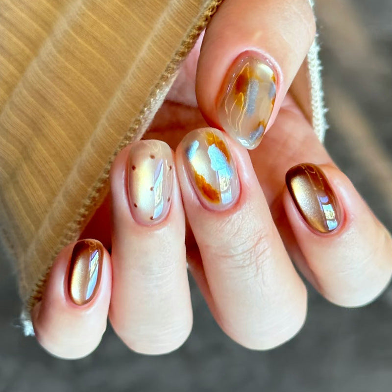 Künstlerisches Nagelset mit glänzendem Metallic-Finish Karnz
