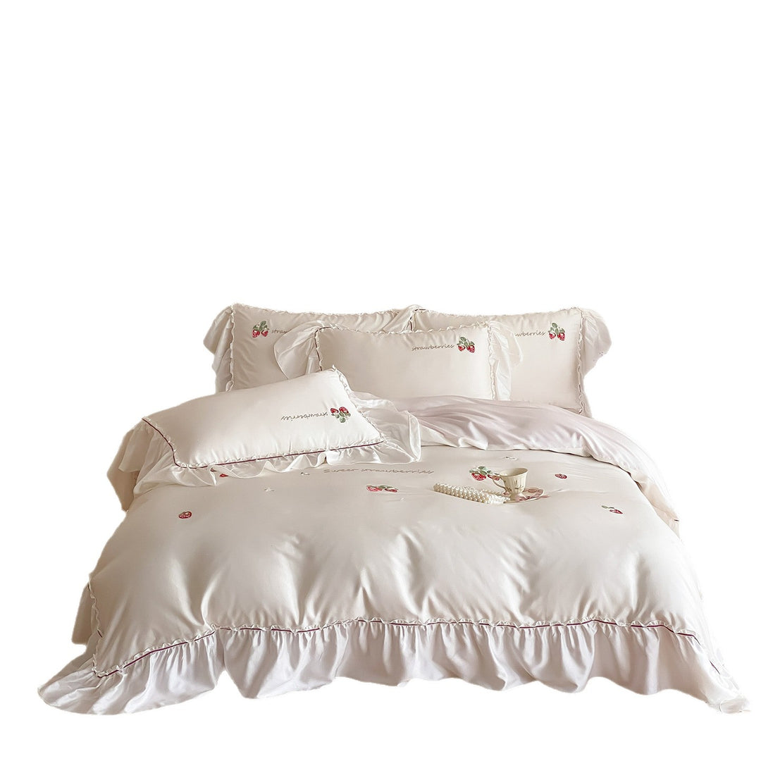 Romantisches Satin-Bettwäsche-Set mit Erdbeer-Stickerei und Volant