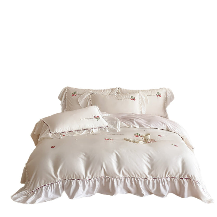 Romantisches Satin-Bettwäsche-Set mit Erdbeer-Stickerei und Volant