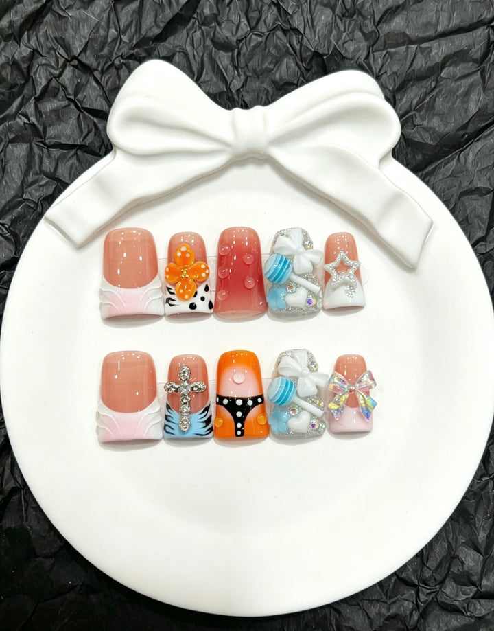 Dekoratives Press-On Nail Art Set mit floralen und Insektenakzenten