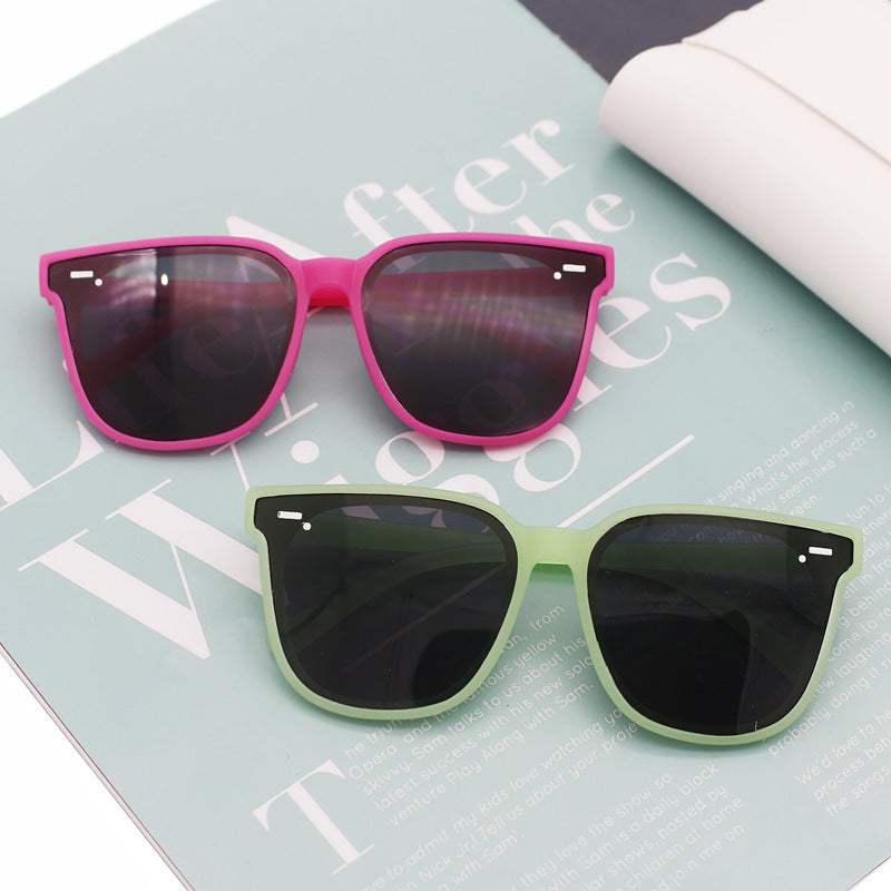 Damen moderne Sonnenbrille mit filigranem Rahmen und UV-Schutz Karnz