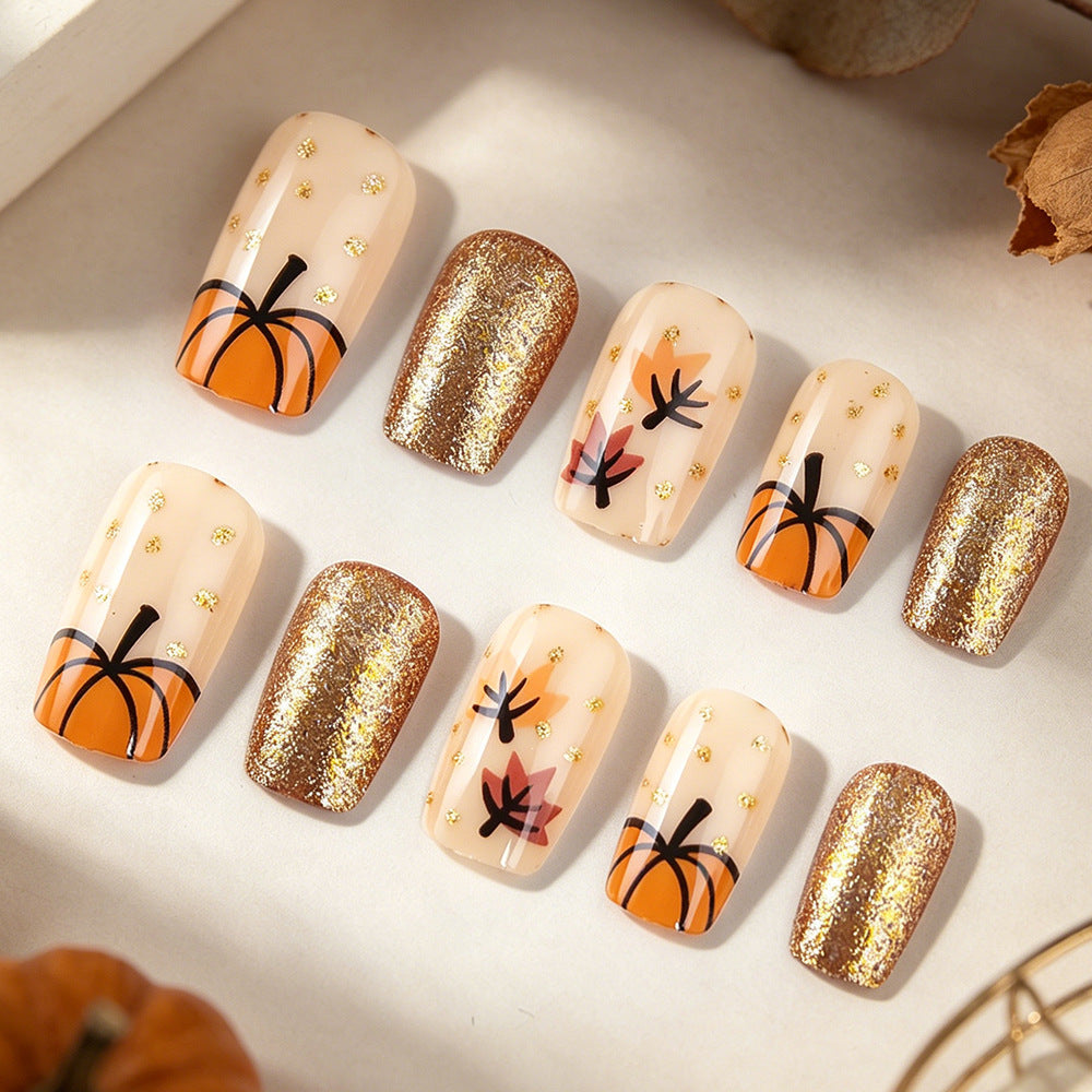 Herbst-inspirierte dekorative Nagelkunst Karnz