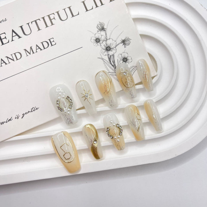 Elegantes handgefertigtes Press-On-Nagelset