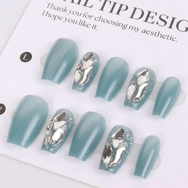 Elegantes Press-On-Nagelset mit Schmuckakzenten