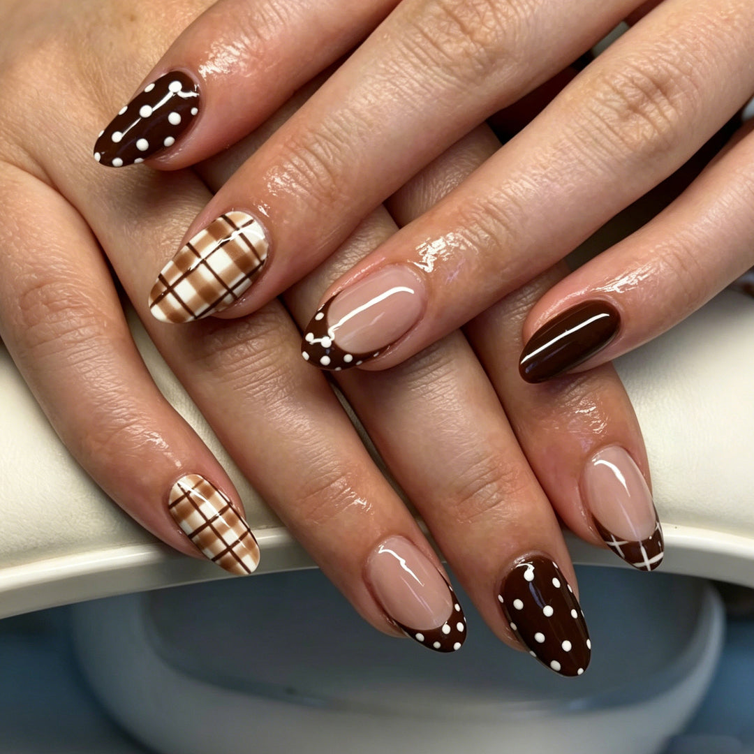 Trendige abstrakte Press-On Nail Art Set