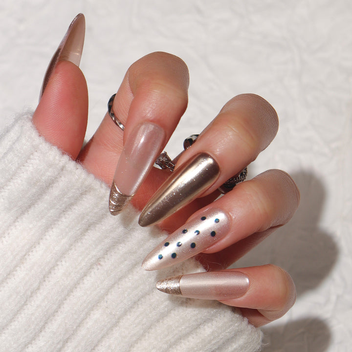 Glamouröse Stiletto-Nagelerweiterungen Karnz