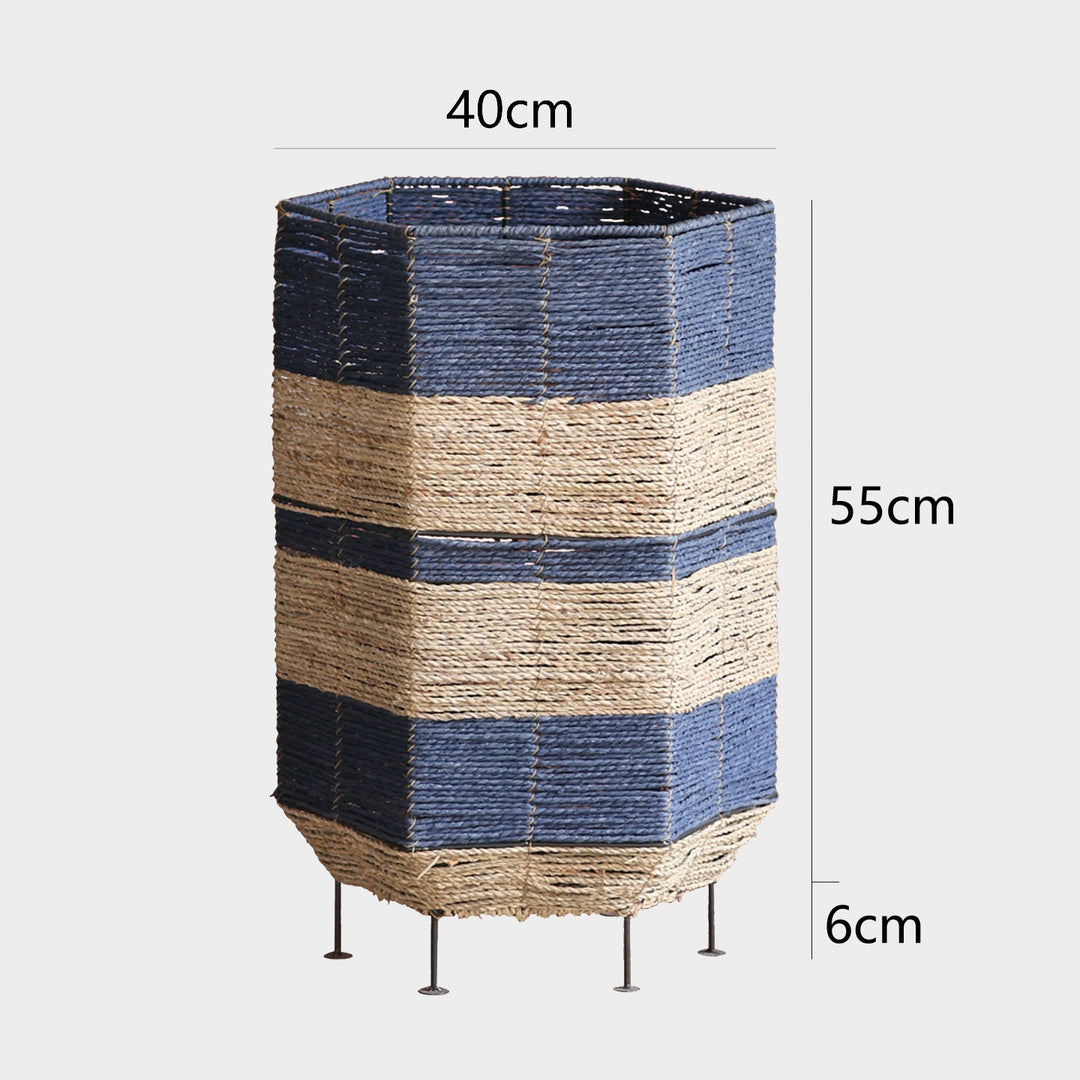 Stilvoller Wäschekorb aus Rattan mit Metallbeinen Karnz