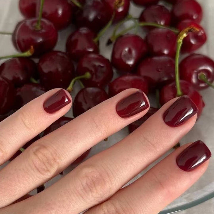Elegante Nagelkunst mit Glanzfinish Karnz