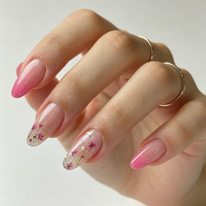 Kunstnagelset mit Eleganten Blumenmotiven Karnz