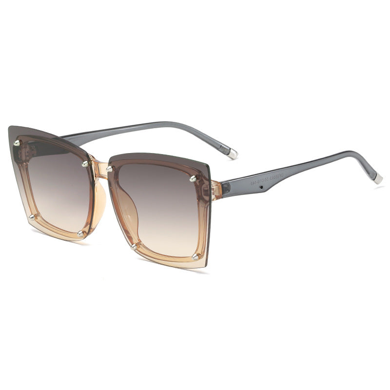 Damen statement Sonnenbrille mit stilvollem quadratischen Rahmen und modischen Akzenten Karnz