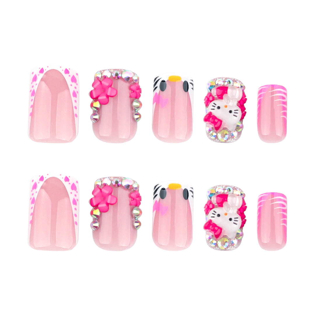 Kunstvolle Nagelkunst mit Tiermotiven und Glitzerakzenten Karnz