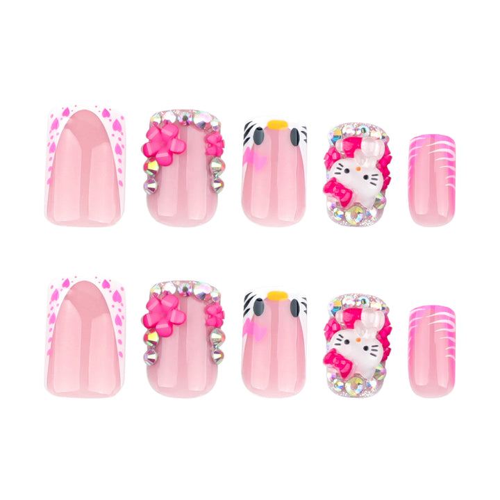 Kunstvolle Nagelkunst mit Tiermotiven und Glitzerakzenten Karnz