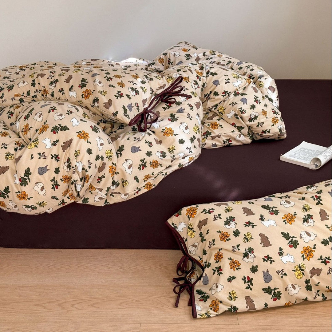 Bettwäsche-Set aus Baumwollperkal mit Eckenbändern und Kissenbezügen