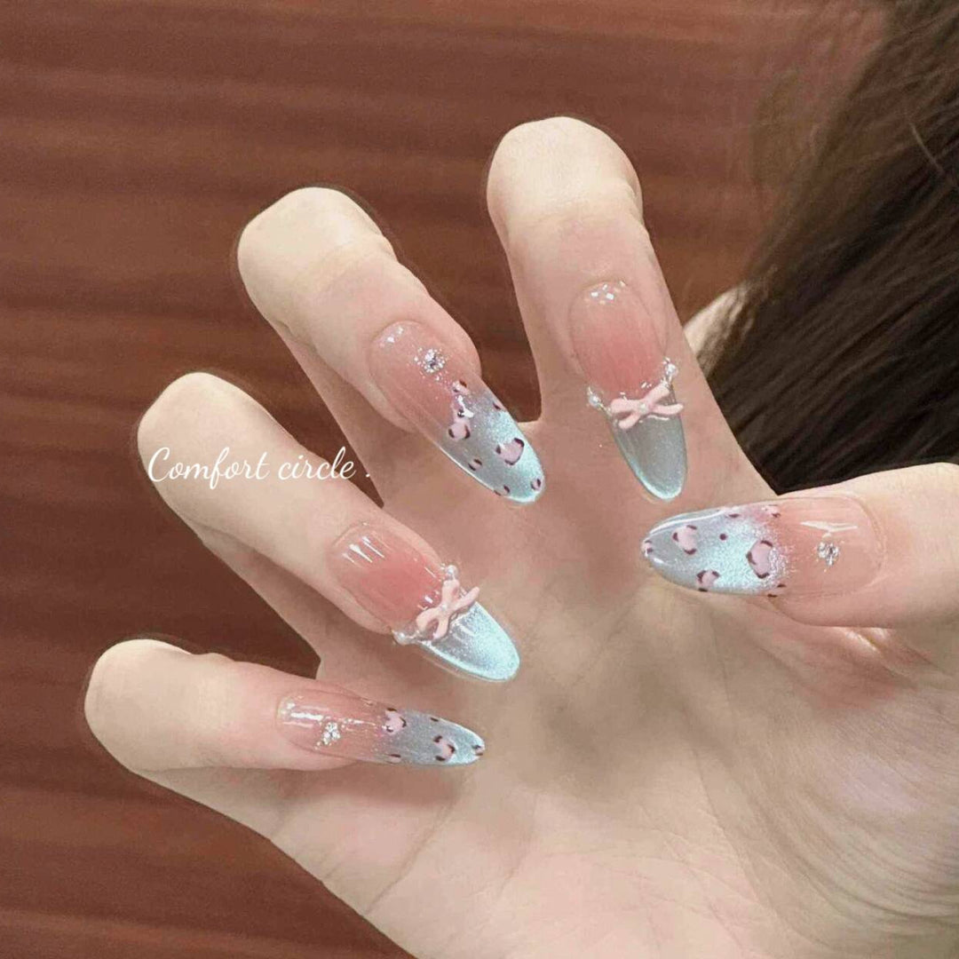 Geschmücktes Press-On Nagelset Karnz