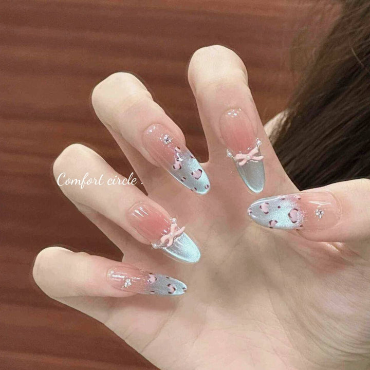 Geschmücktes Press-On Nagelset Karnz
