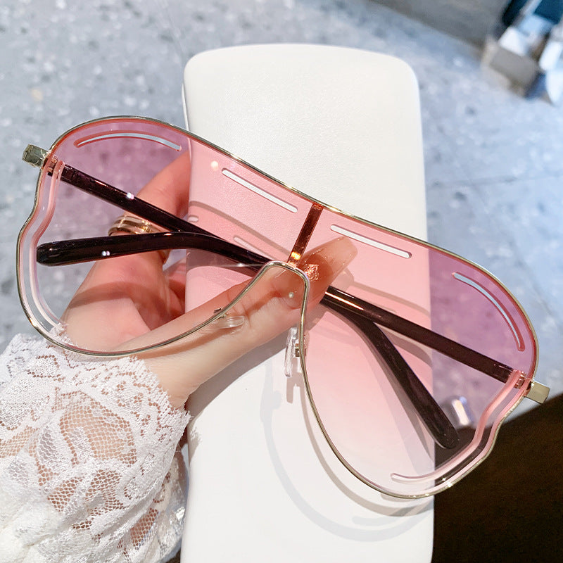 Damen Sportliche Oversized-Sonnenbrille im einzigartigen Design Karnz