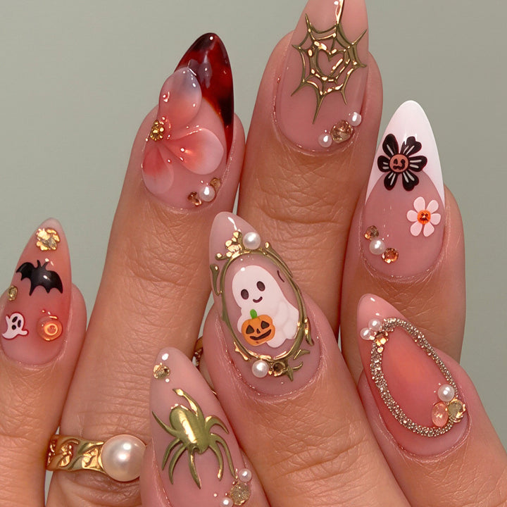Dekorative Nagelkunst Karnz