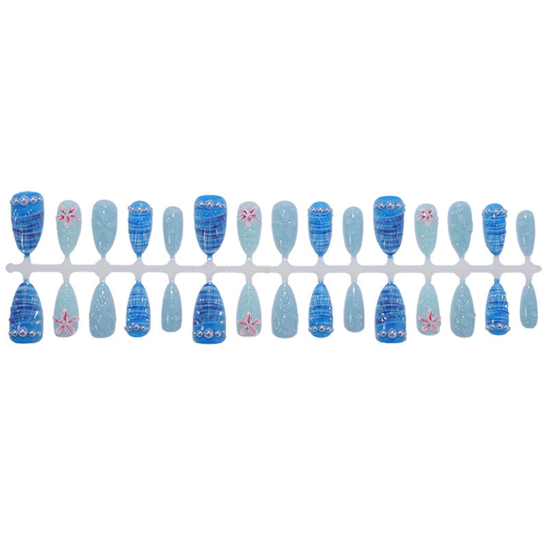 Kunstnagelset mit einzigartigen aquatischen Motiven und dekorativen Akzenten Karnz