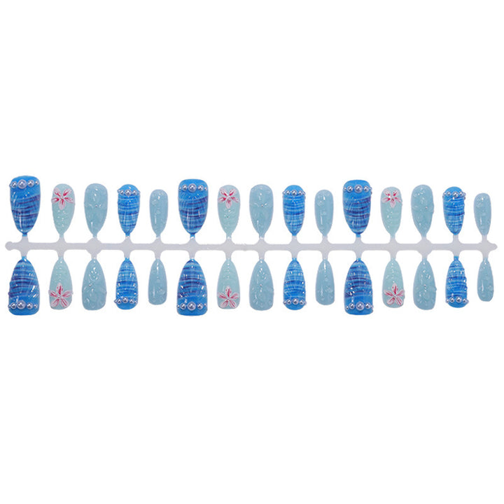 Kunstnagelset mit einzigartigen aquatischen Motiven und dekorativen Akzenten Karnz