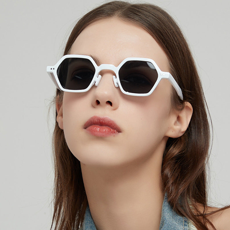 Damen hexagonale Sonnenbrille im modernen Design mit schützenden Gläsern Karnz