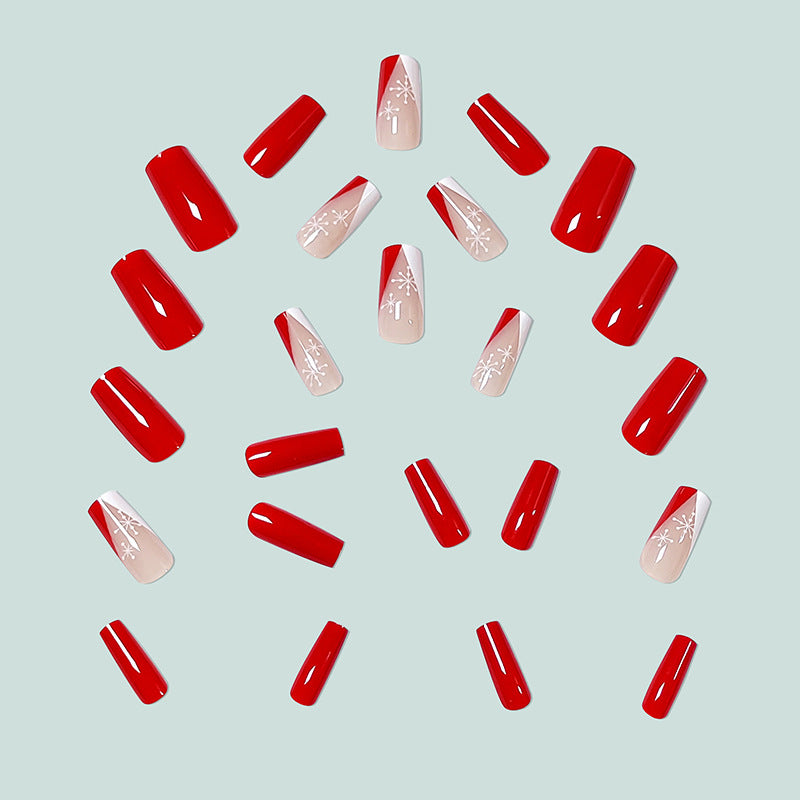Kunstvolle Nagelgestaltung im winterlichen Stil Karnz