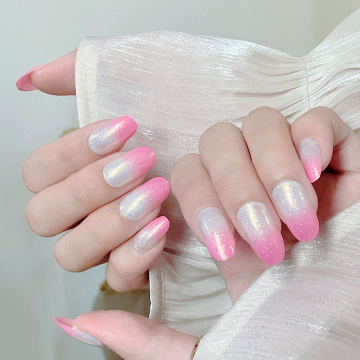 Kunstnägel mit Glitzer-Gradient und Ombre-Effekt Karnz