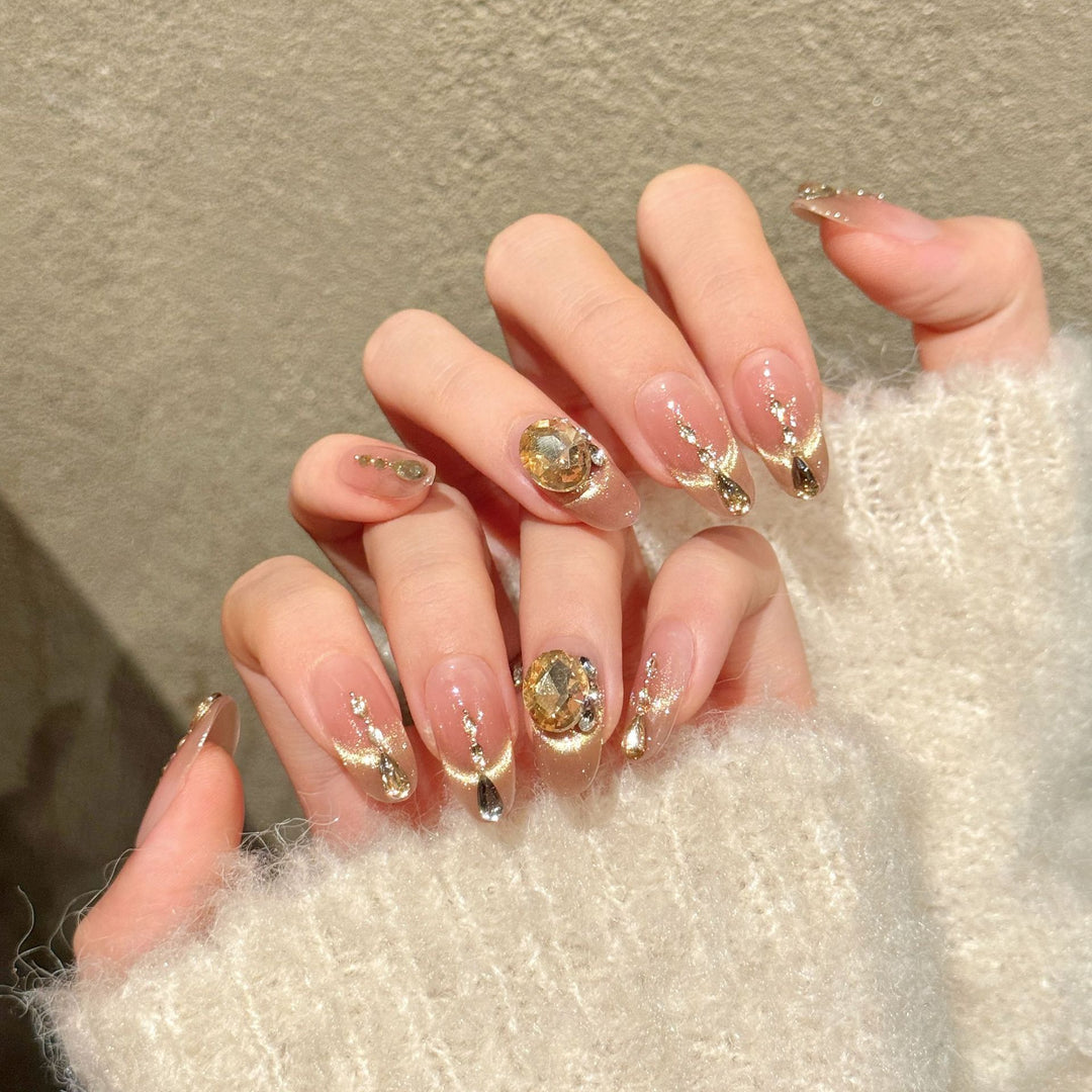 Glamorous Press-On Nail Set mit dekorativen Strasssteinen