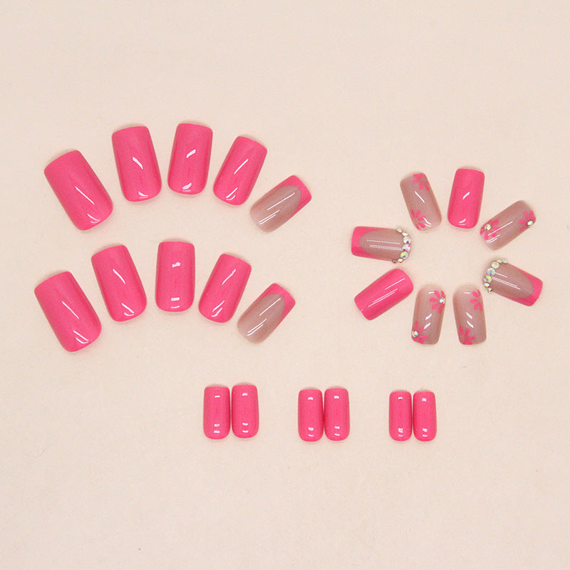 Künstlerische florale Press-On-Nageldesigns Karnz