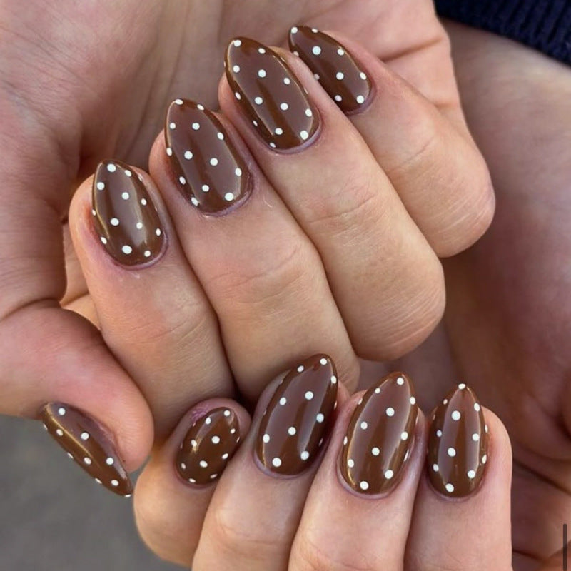 Künstliche Nagelkunst mit verspielten Punkten und Schleifen Karnz