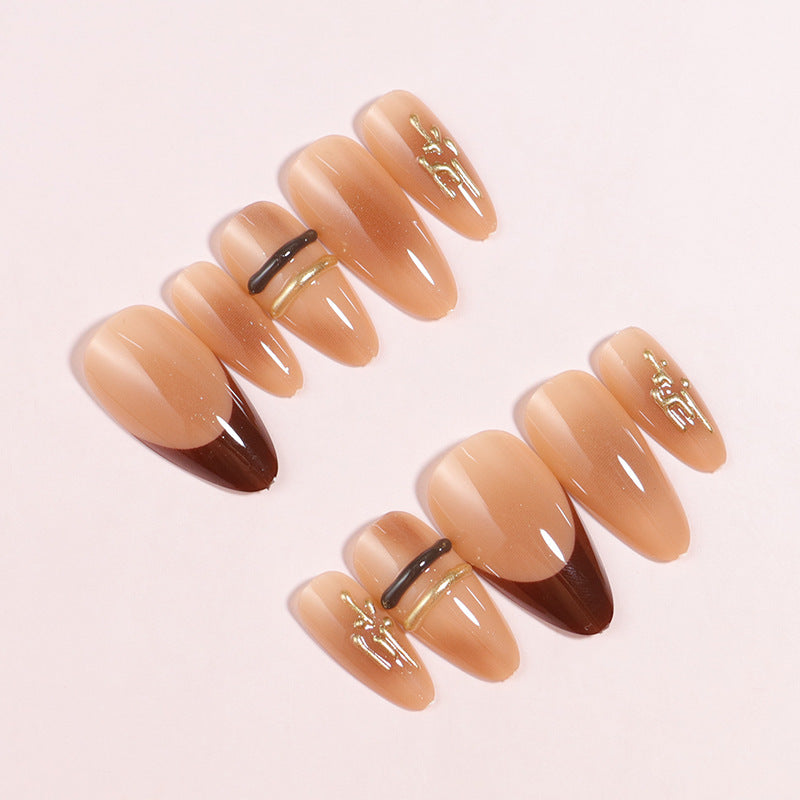 Elegante Ombre Press-On Nagelspitzen mit metallischen Akzenten Karnz