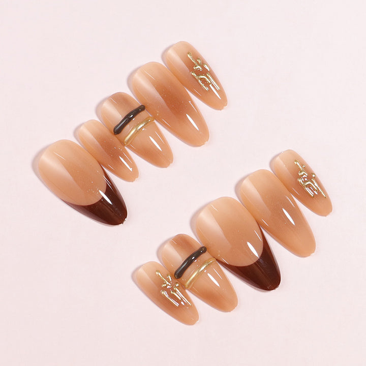 Elegante Ombre Press-On Nagelspitzen mit metallischen Akzenten Karnz