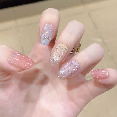 Künstlerische Sternen Nagelkunst Karnz
