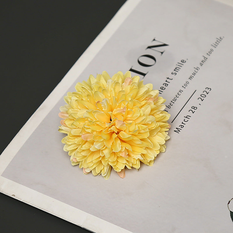 Elegante Chrysanthemen Blüten Haarschmuck