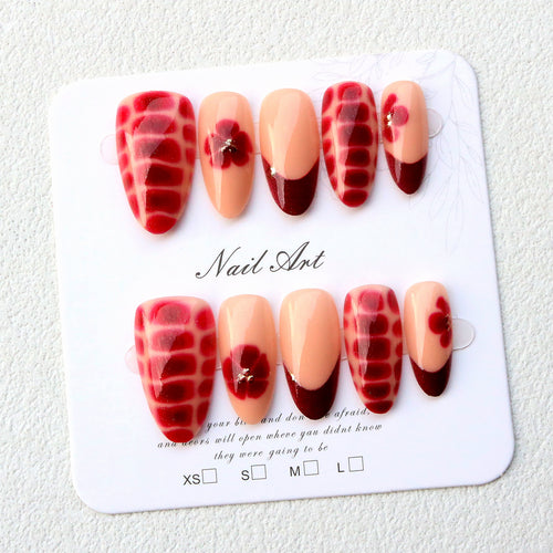 Künstlerisches Press-On Nagelkunst Set mit Blumenmustern