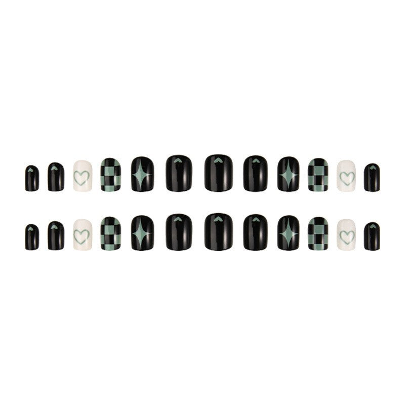 Kreatives Kunstnagelset mit geometrischen Mustern Karnz