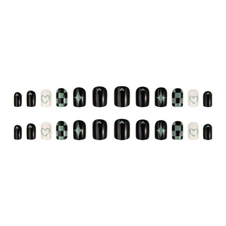 Kreatives Kunstnagelset mit geometrischen Mustern Karnz