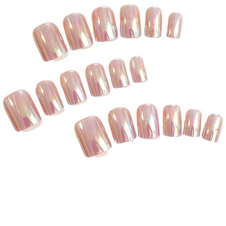 Kunstnagelset mit luxuriösen Kristallakzenten Karnz