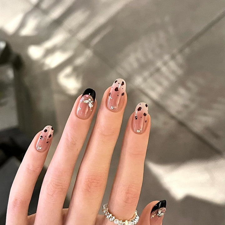 Dekorative Nagelkunst Karnz
