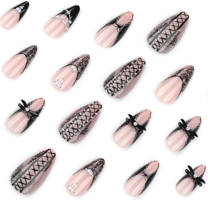 Kunstvolle Stiletto-Nägel mit Spitzenverzierung Karnz