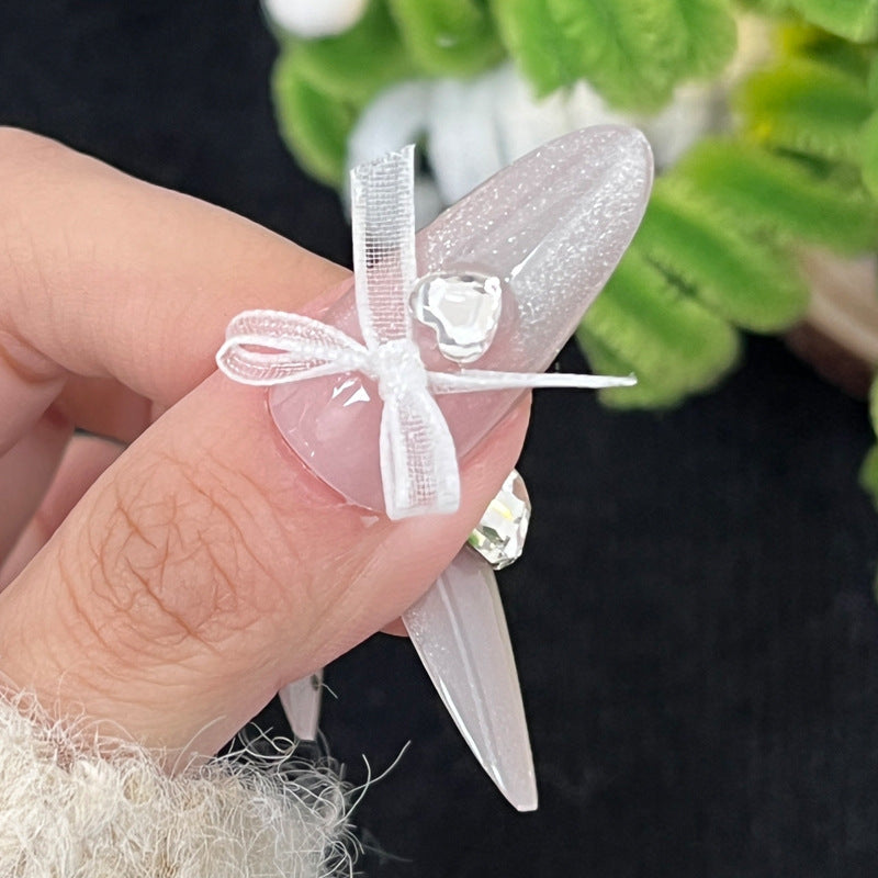 Dekorative Stiletto Press-On Nägel mit Rhinestone-Verzierungen Karnz