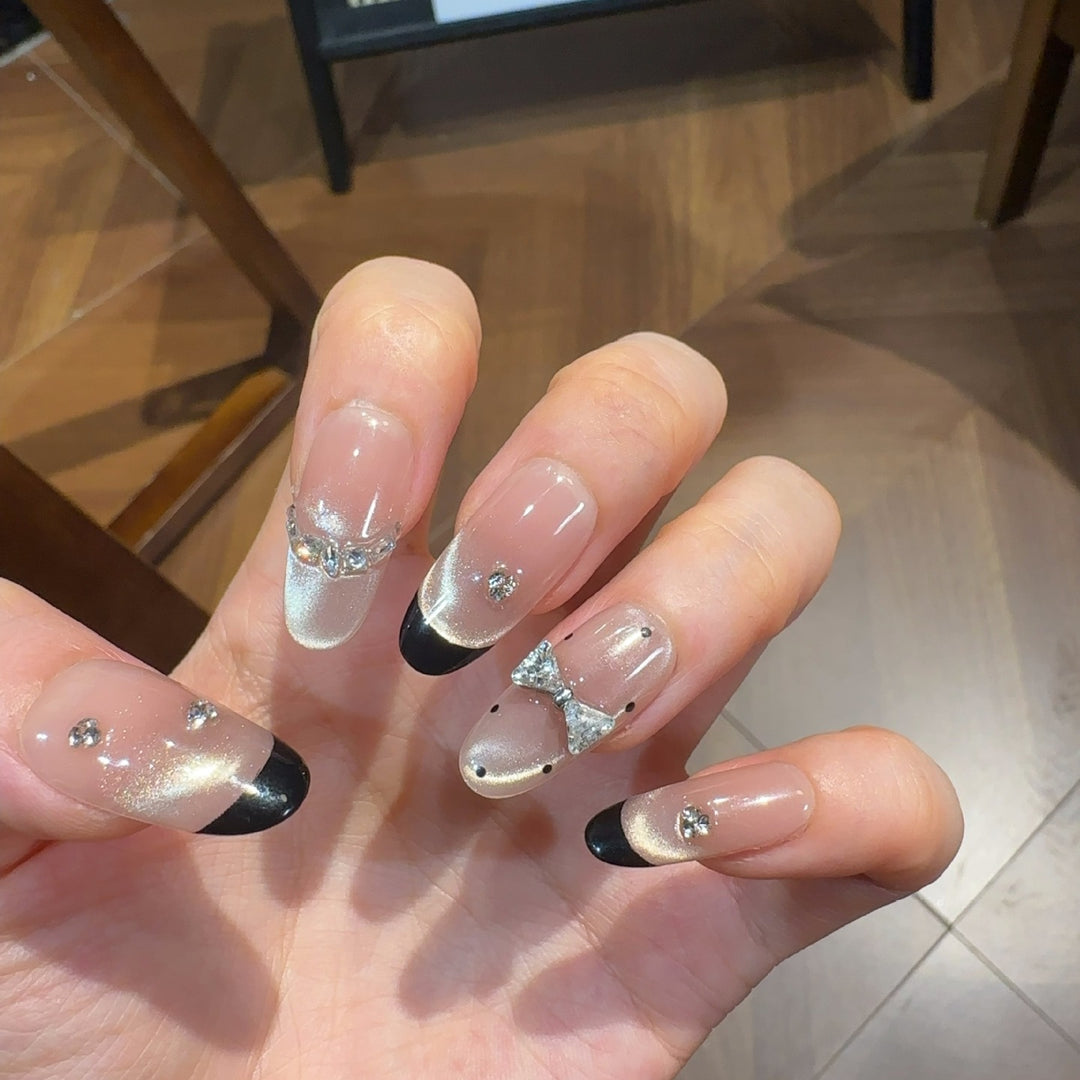 Dekorative Nagelkunst Karnz