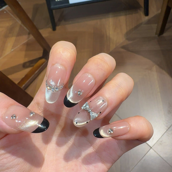 Dekorative Nagelkunst Karnz