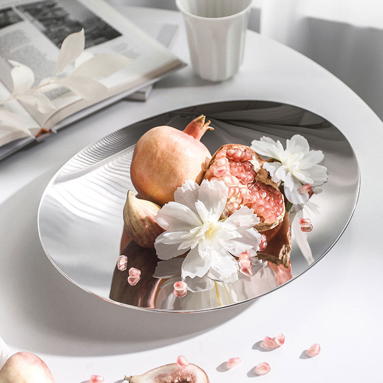 Elegante schalenförmige Tischdekoration