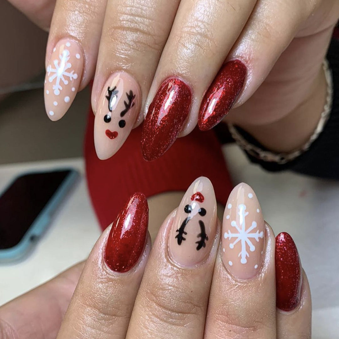 Kreatives Kunstnagelset mit funkelnden Glitzer- und festlichen Motiven Karnz