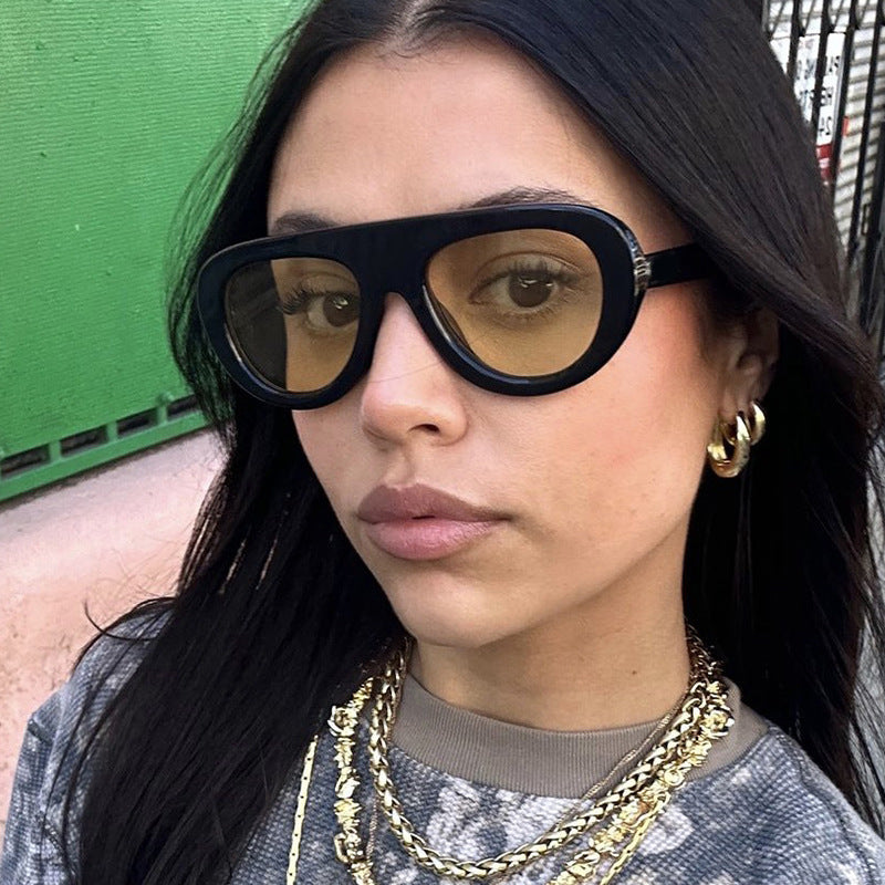 Damen stylische Sonnenbrille mit einzigartigem futuristischen Design Karnz