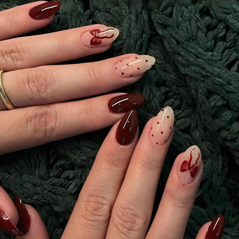 Kunstnagelset mit stilvollen Frucht- und Pluster-Designs Karnz